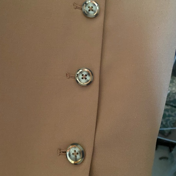 NWT White House Black Market khaki skirt- size 2 - Picture 2 of 7